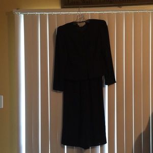 Maggie London 2 piece Navy pant suit